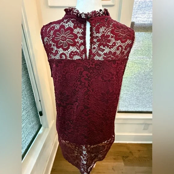 Apt 9. High Neck Lace Sleeveless Top. Merlot. size Medium. - Picture 2 of 7